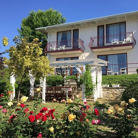 Holiday Villa *